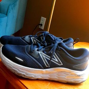 New Balance Women's Altoh running shoe wide